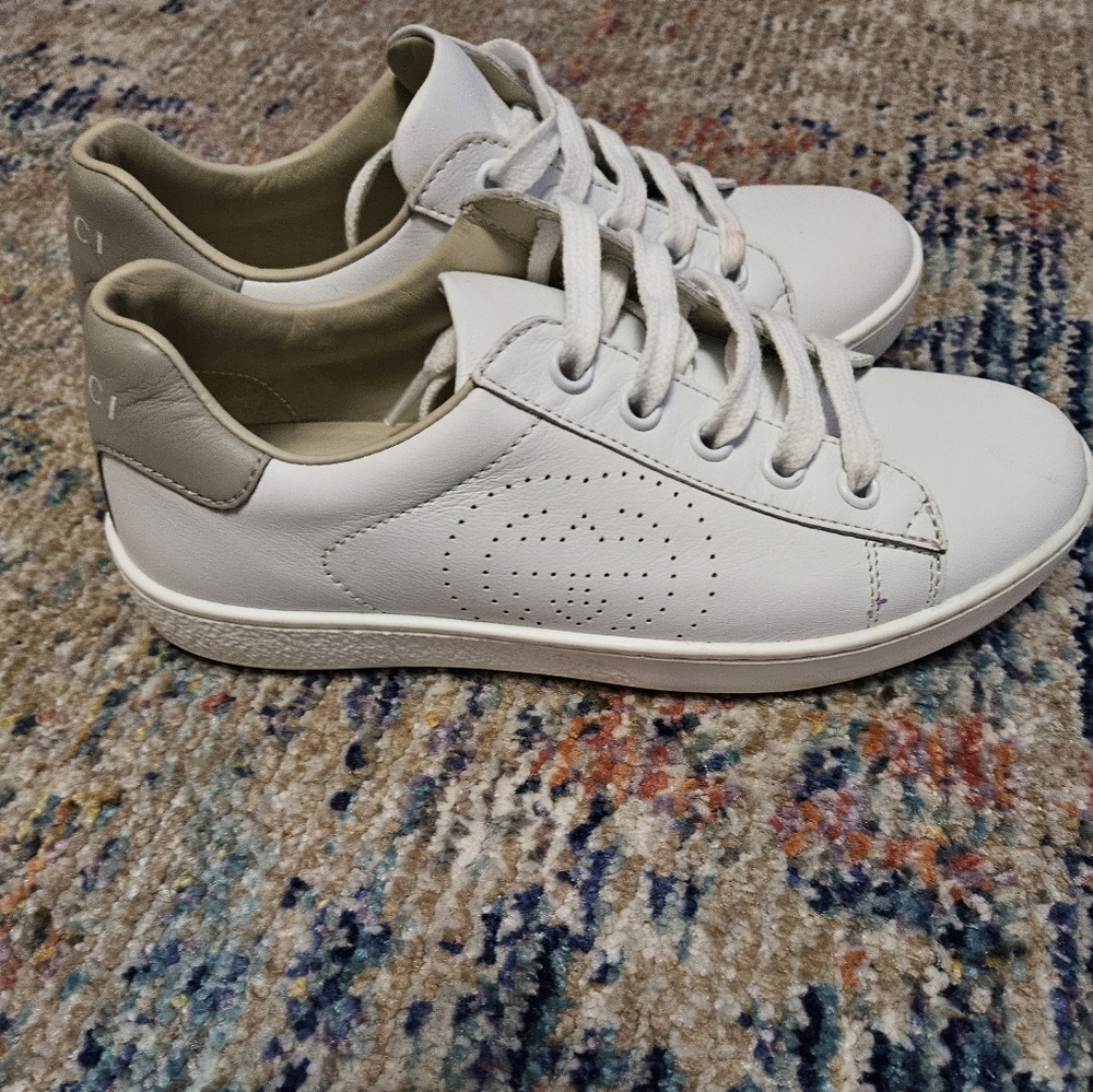 White gucci leather sneakers